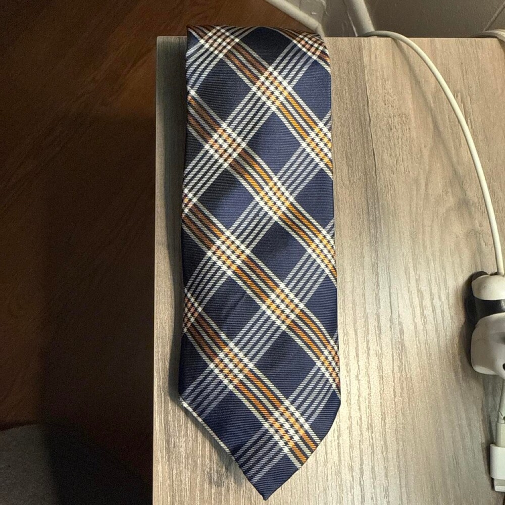 Chaps Ralph Lauren Navy blue, white, and gold plaid tie #preppy #formal